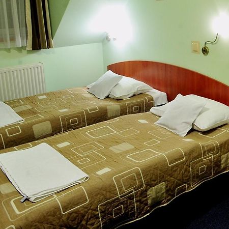 Hotel Zlote Deby Варшава Экстерьер фото