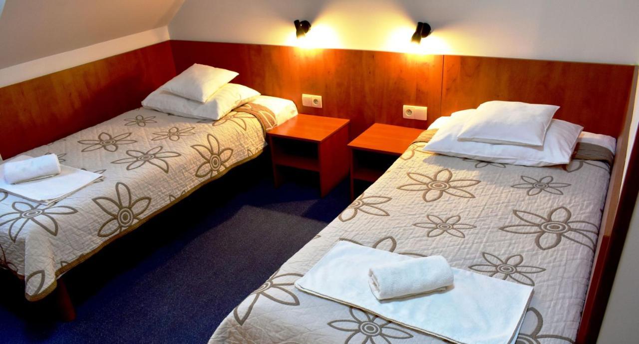 Hotel Zlote Deby Варшава Экстерьер фото
