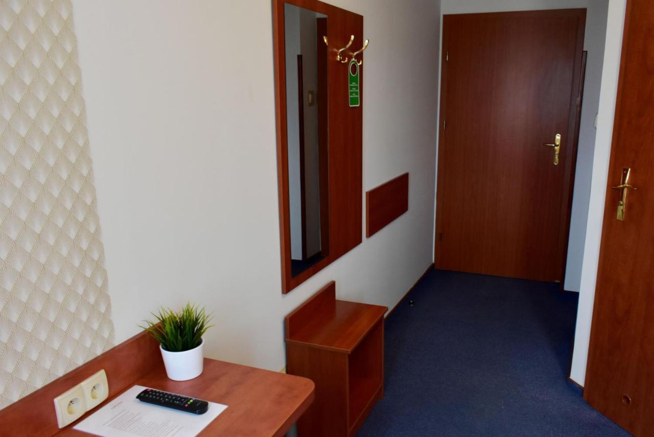 Hotel Zlote Deby Варшава Экстерьер фото
