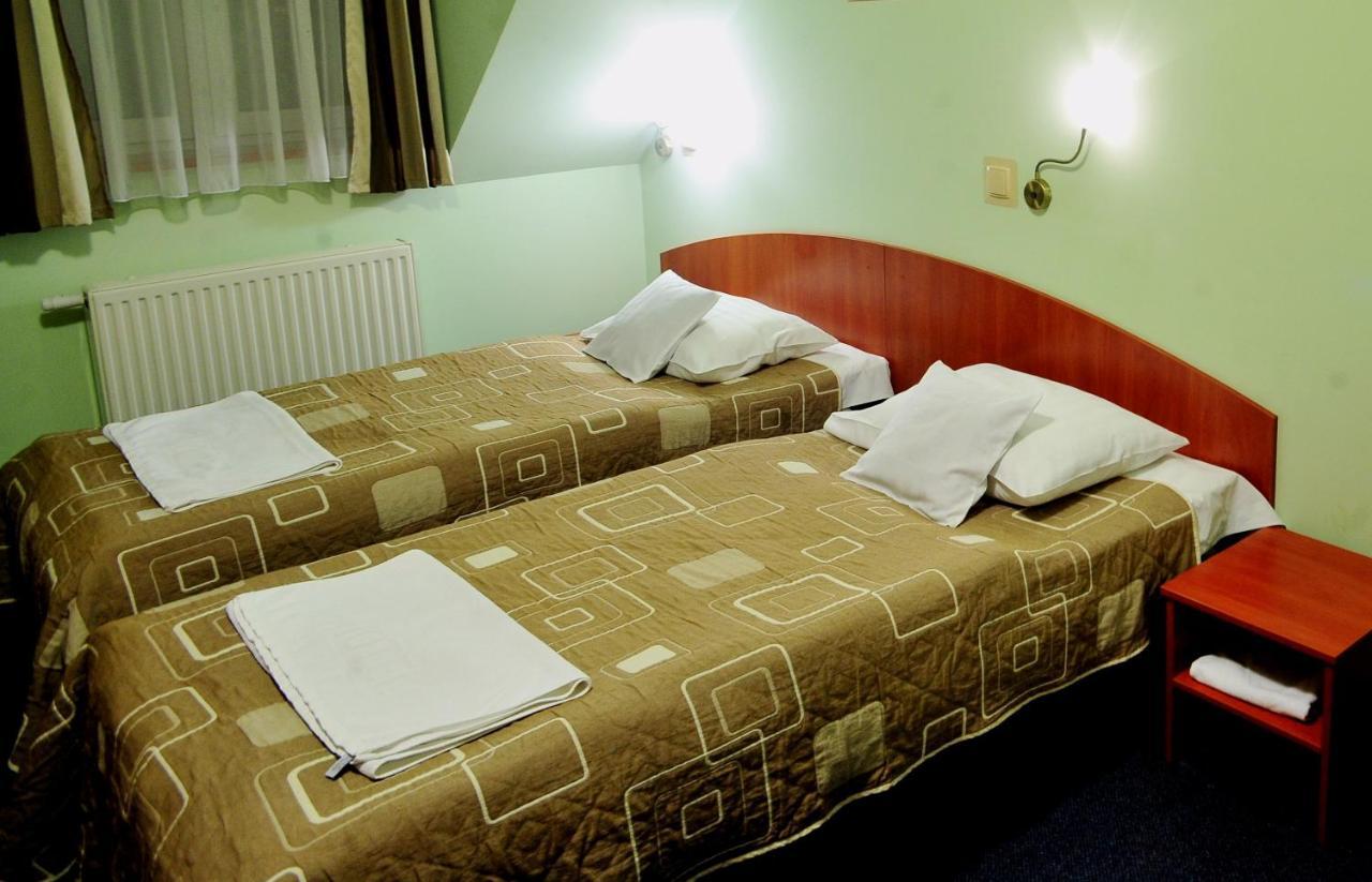 Hotel Zlote Deby Варшава Экстерьер фото
