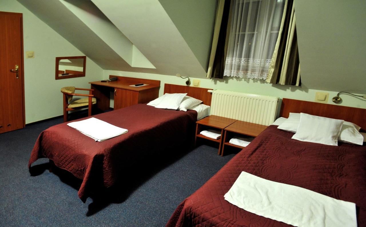 Hotel Zlote Deby Варшава Экстерьер фото