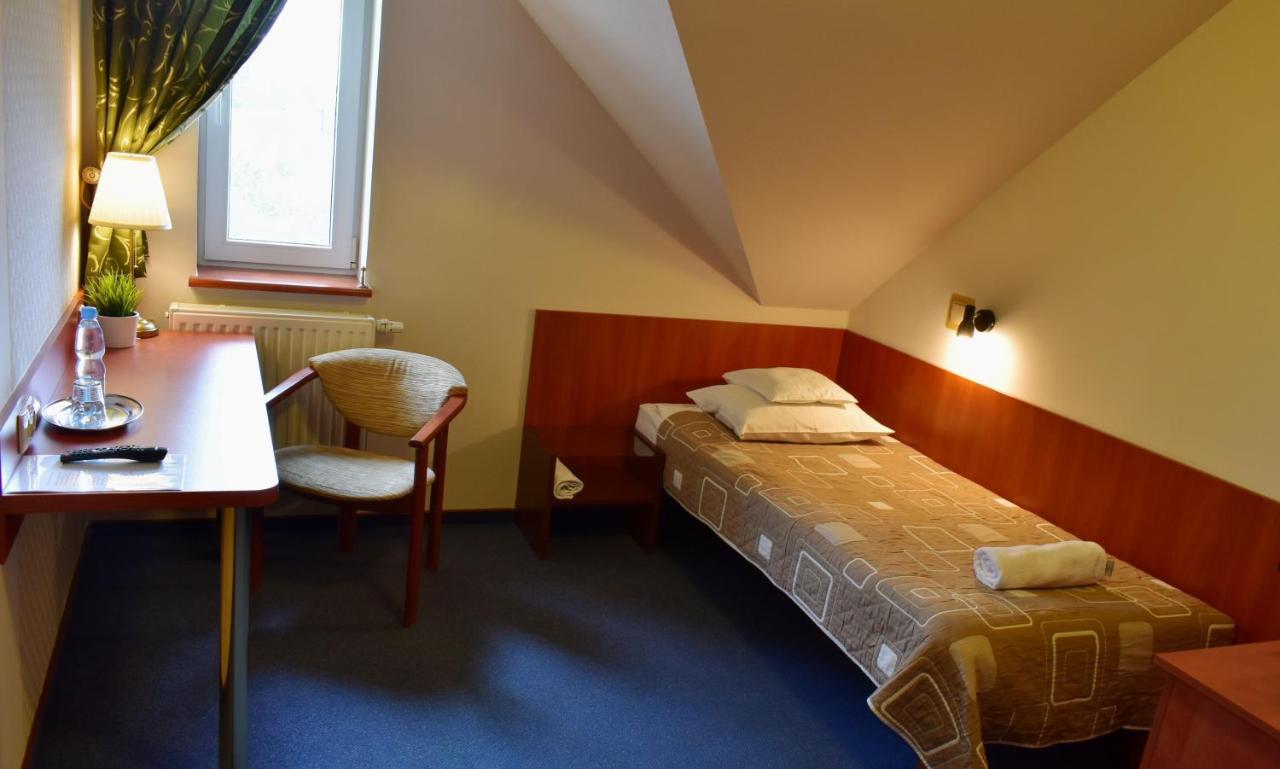 Hotel Zlote Deby Варшава Экстерьер фото