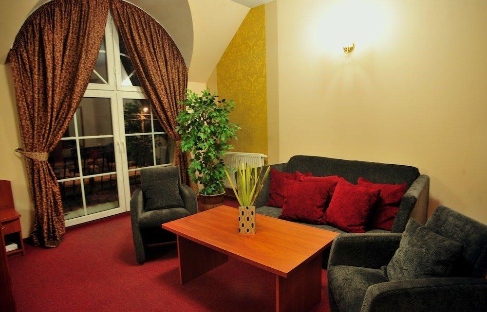 Hotel Zlote Deby Варшава Экстерьер фото