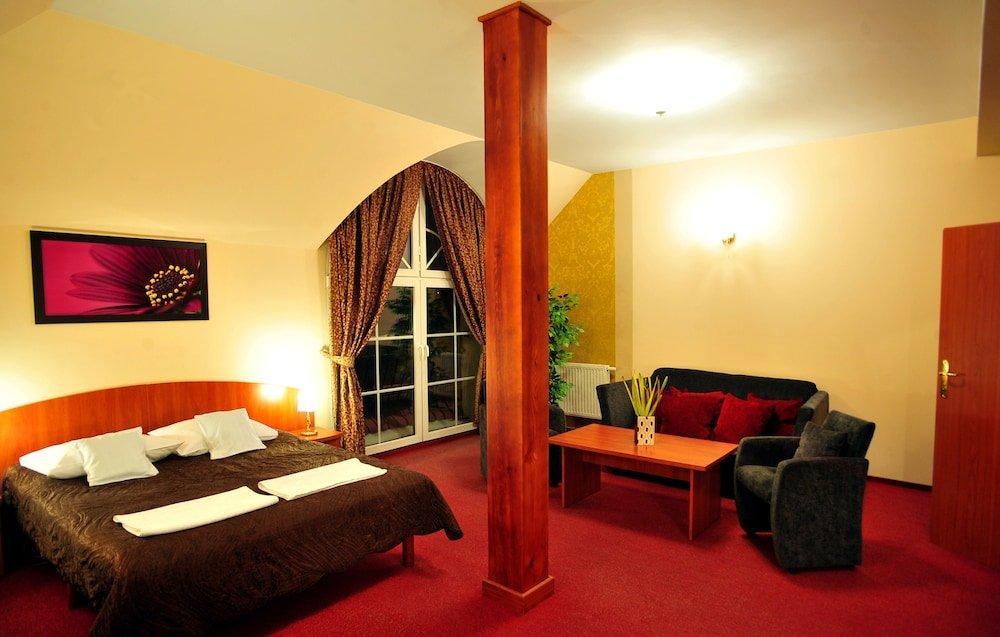 Hotel Zlote Deby Варшава Экстерьер фото