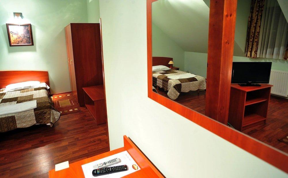Hotel Zlote Deby Варшава Экстерьер фото