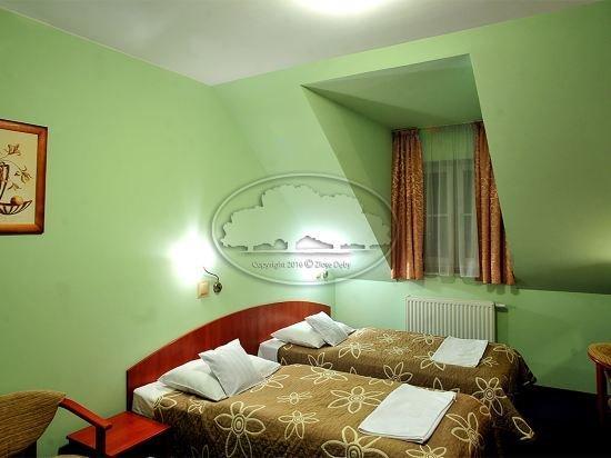 Hotel Zlote Deby Варшава Экстерьер фото