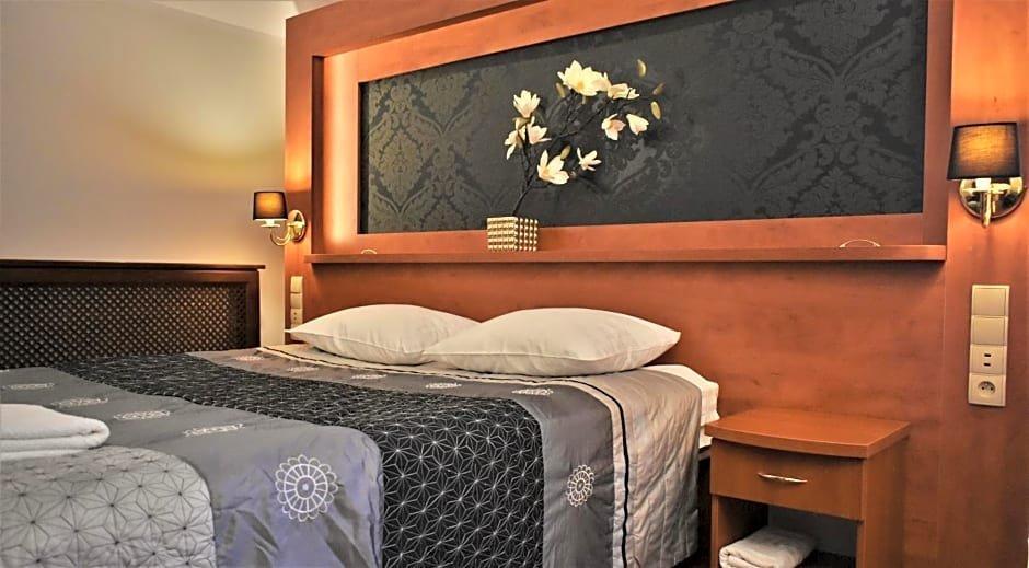 Hotel Zlote Deby Варшава Экстерьер фото