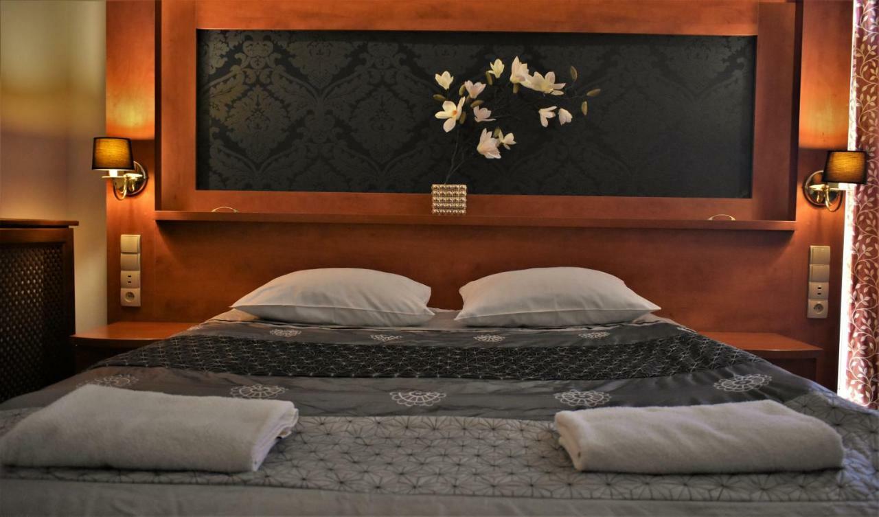 Hotel Zlote Deby Варшава Экстерьер фото