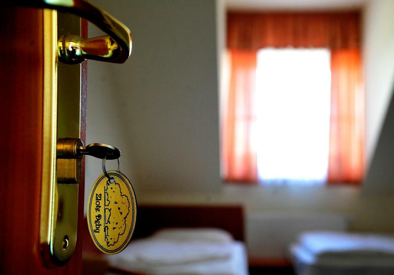 Hotel Zlote Deby Варшава Экстерьер фото
