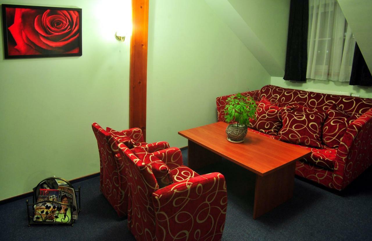 Hotel Zlote Deby Варшава Экстерьер фото