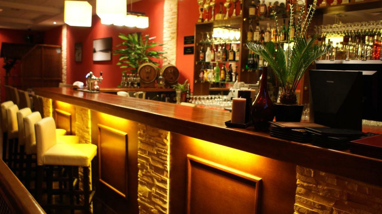 Hotel Zlote Deby Варшава Экстерьер фото