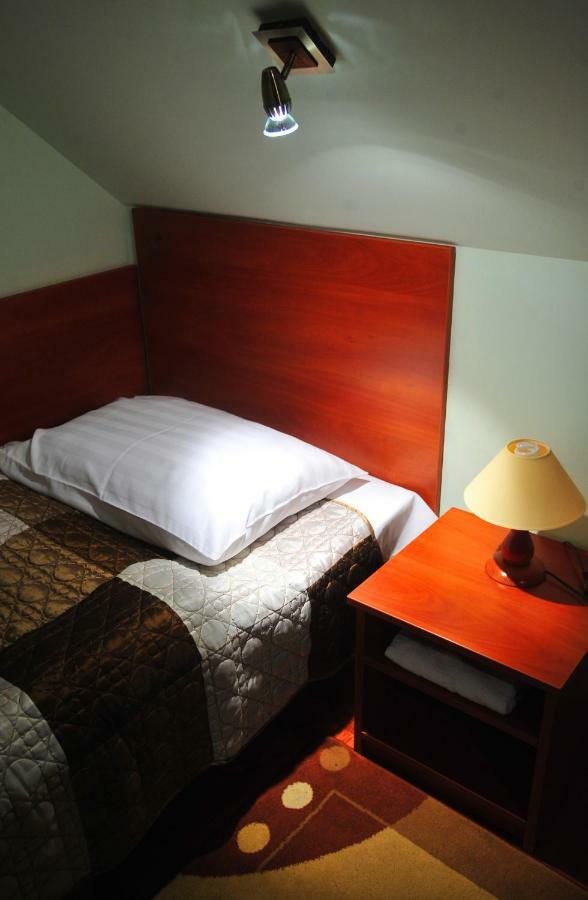 Hotel Zlote Deby Варшава Экстерьер фото